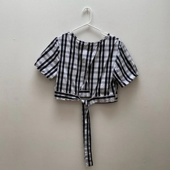 Forever 21 - Cropped Checkered Back Tie Blouse - Picture 3 of 6